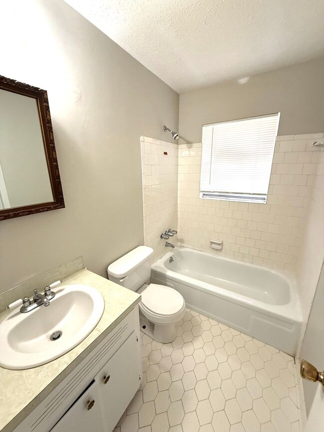 Building Photo - ** 3 Bed 2 Bath located in Montgomery East ** Call 334-366-9198 to schedule a self tour