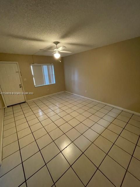 Foto del edificio - 6031 Shaker Wood Cir
