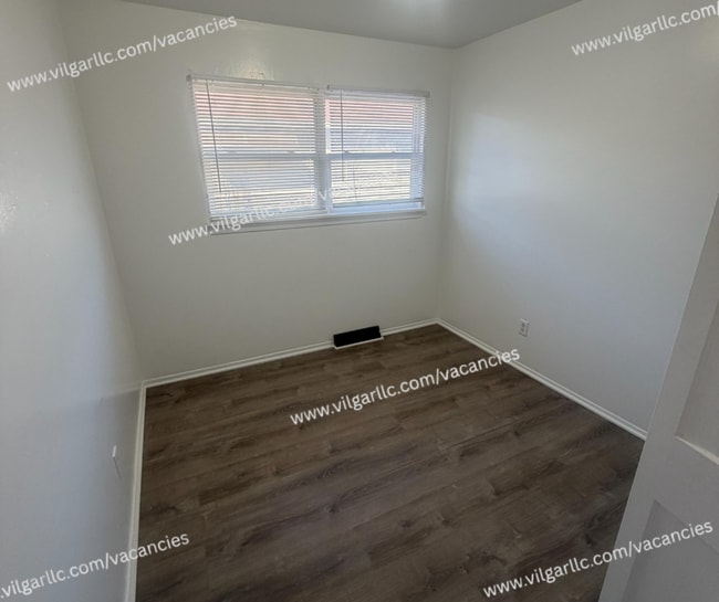 Building Photo - 700 E 20th Ave