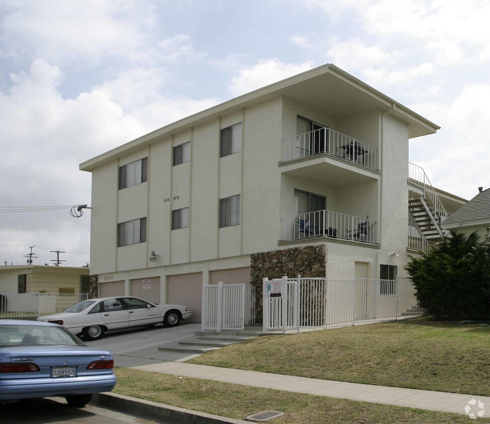 Primary Photo - 2348 Lemon Ave