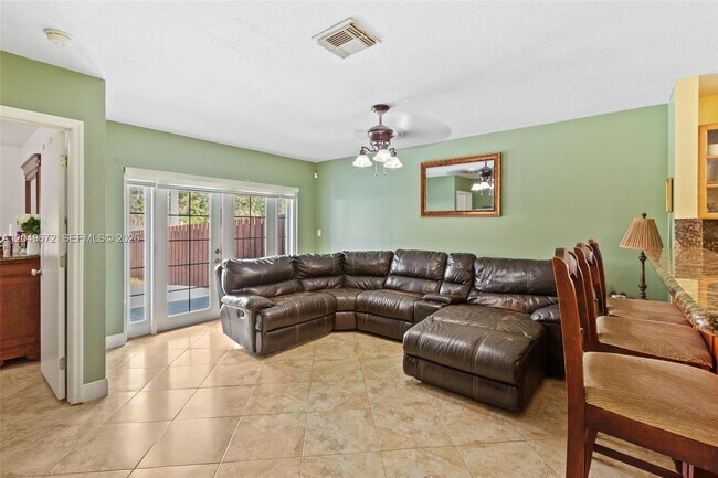 Foto del edificio - 3344 SW 156th Ct