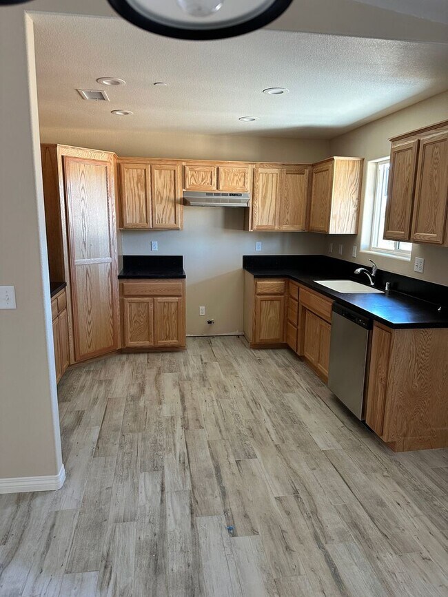 Building Photo - BRAND NEW 3 BEDROOM APPLE VALLEY HOME!