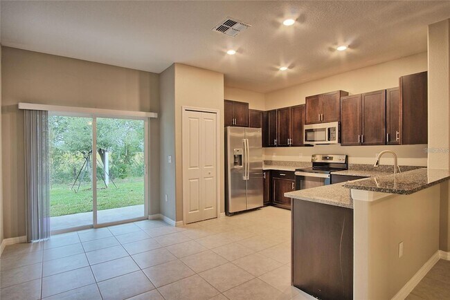 Foto del edificio - 10490 Shady Preserve Dr