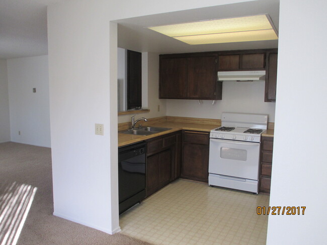Building Photo - East Side Townhouse