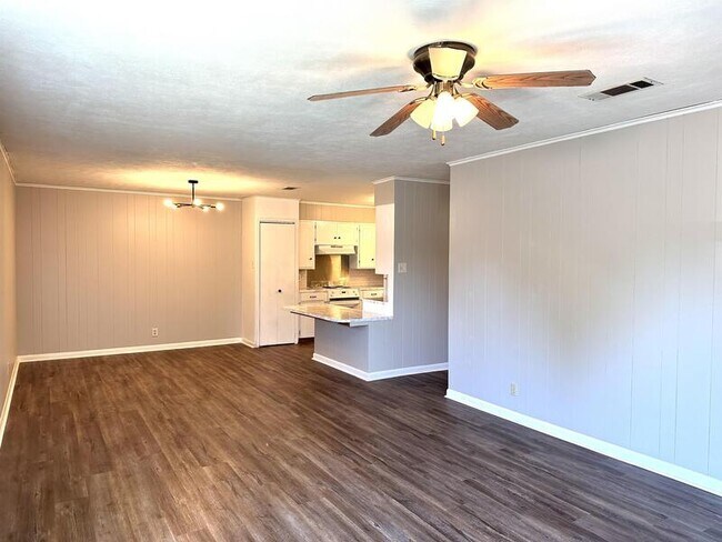 Foto del edificio - 2729 Mccarley Dr