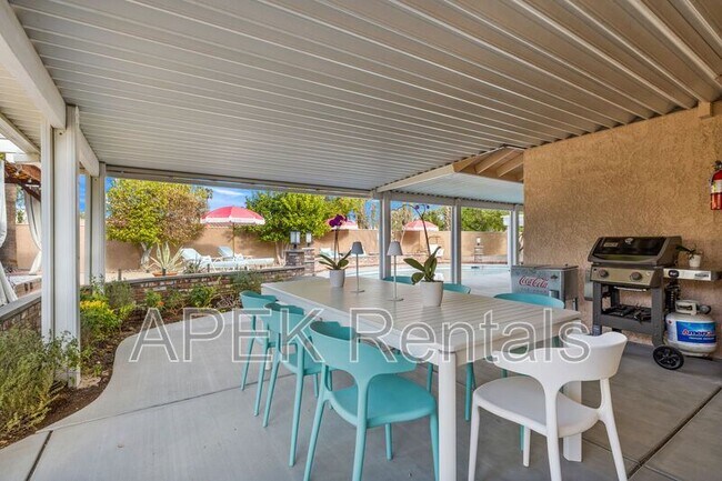 Building Photo - 1334 S San Joaquin Dr