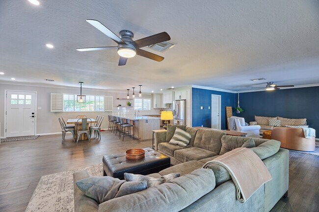 Foto del edificio - 8049 N 16th Ave