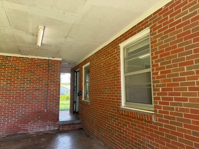 Foto del edificio - 2303 Redfern St SW