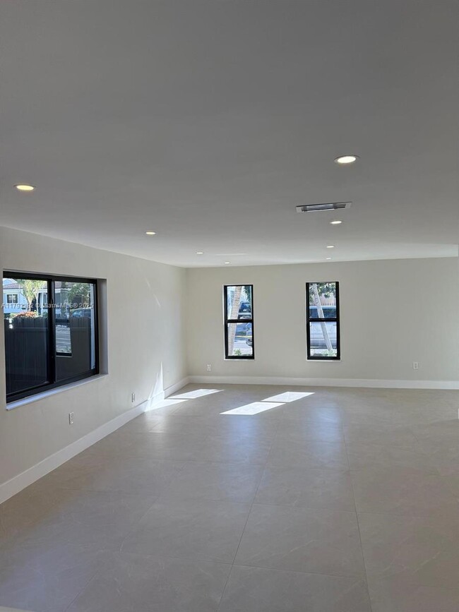 Foto del edificio - 3983 SW 2nd St