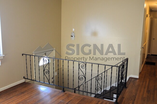 Foto del edificio - 1632 Barrington Ln NE