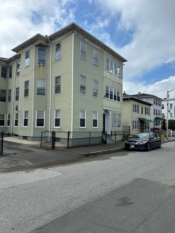 Primary Photo - 53 Russell St