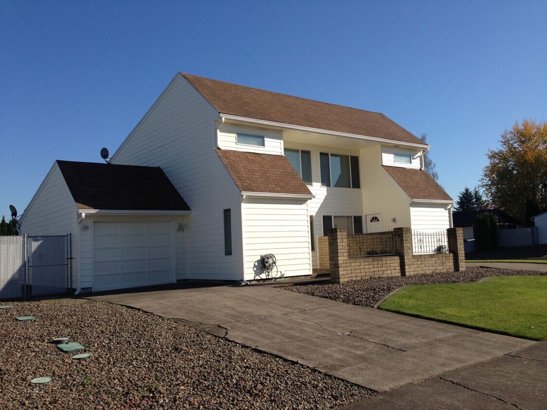 Primary Photo - moojoh01 4212-4214 47th Ave NE