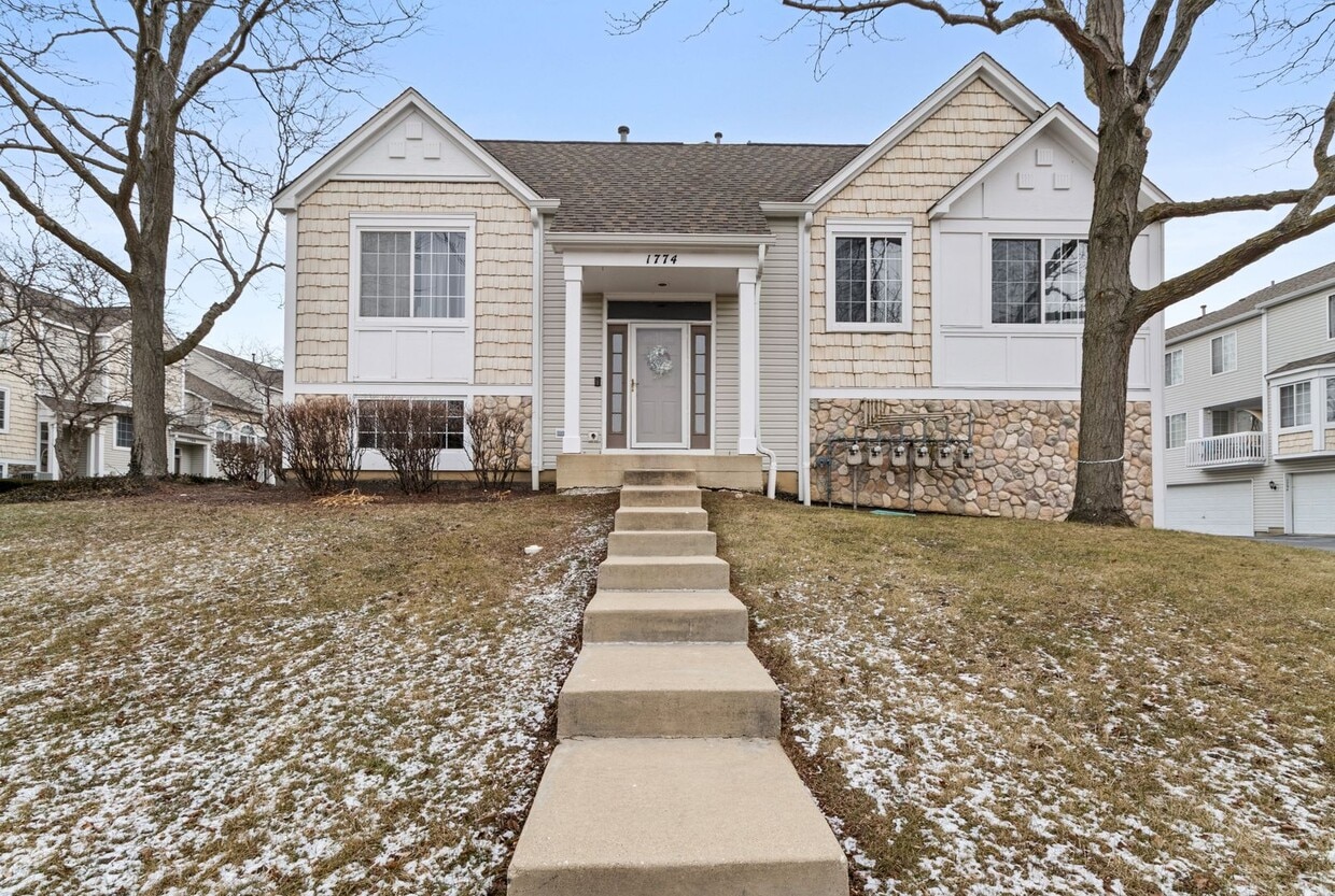 Primary Photo - 1774 Middlebury Dr