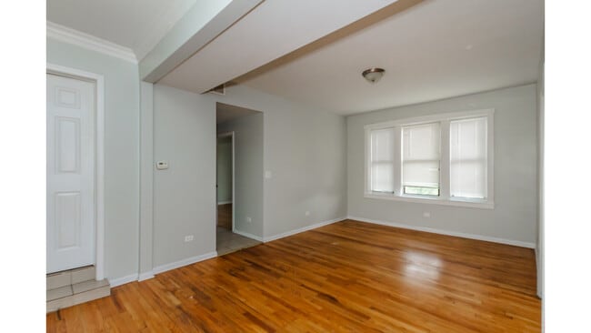 Foto del edificio - 3734 W Lawrence Ave