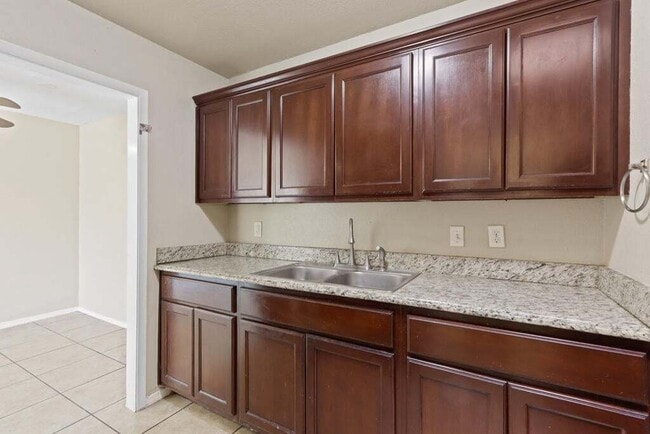 Building Photo - 304 Carnival Dr