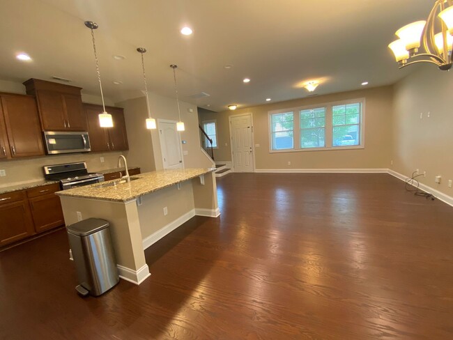 Building Photo - AVAILABLE NOW!-BUNGALOW STYLE HOME -JUST B...