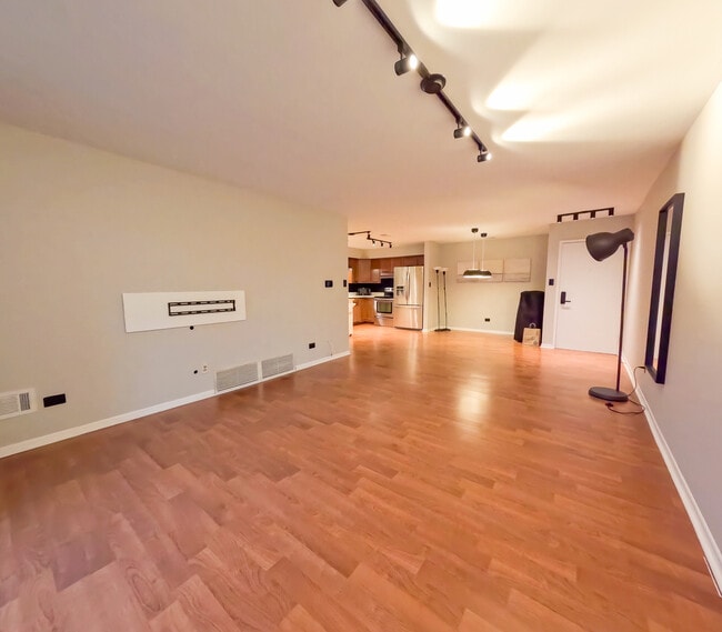 Foto del edificio - 7502 Farmingdale Dr