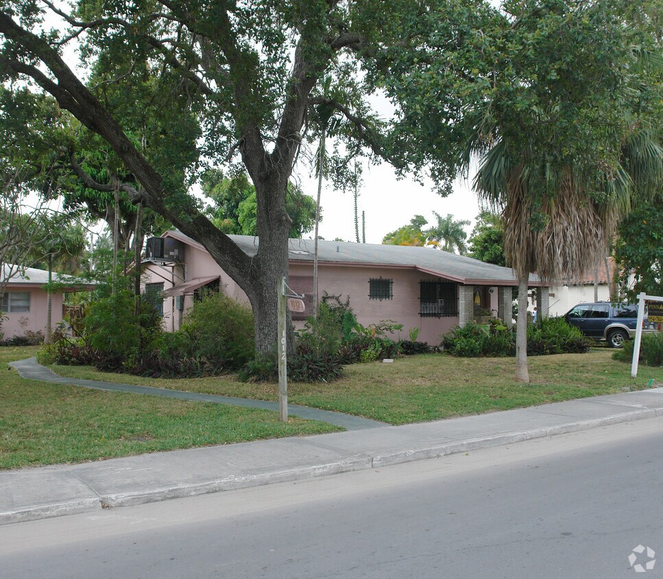 Primary Photo - 1012 W Las Olas Blvd