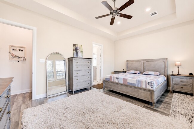 Building Photo - 4221 Davis Oak Dr