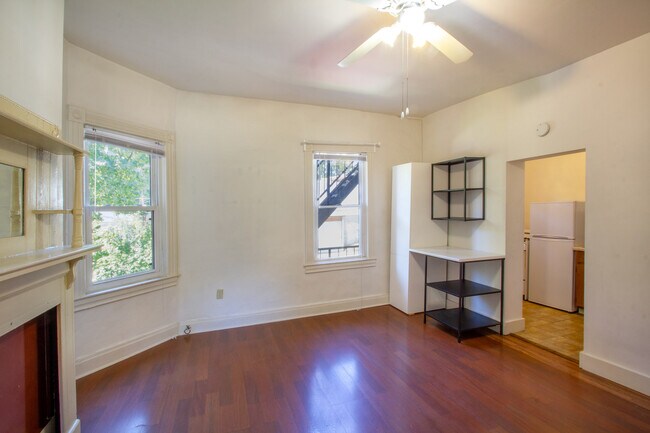 Building Photo - 523 Jeanette St