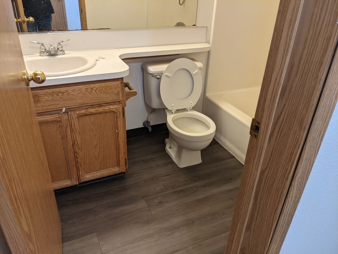 Primary Photo - Large 4 bedroom
