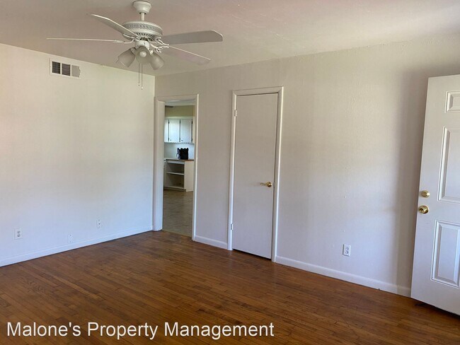 Foto del edificio - 3 br, 1.5 bath House - 410 W Douglas