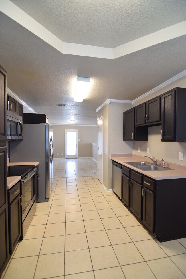 Building Photo - 3307 Driftwood Dr