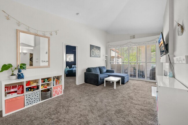 Building Photo - Affinity Townhome in Scripps Ranch