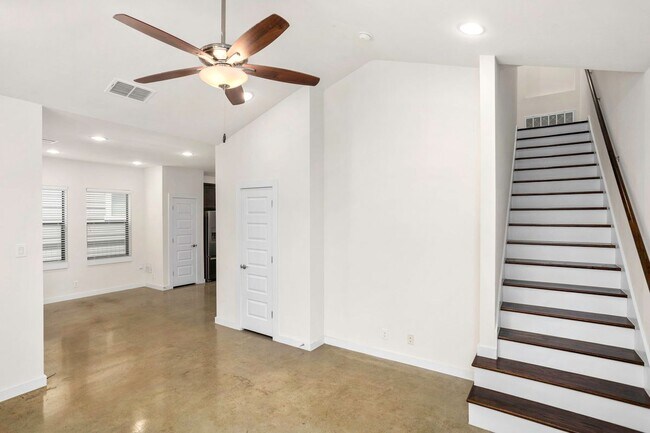 Foto del edificio - 623 Burleson St