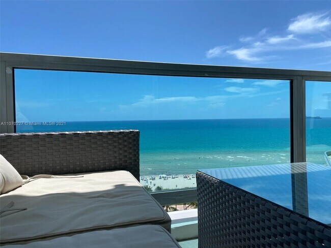 Foto del edificio - 5151 Collins Ave