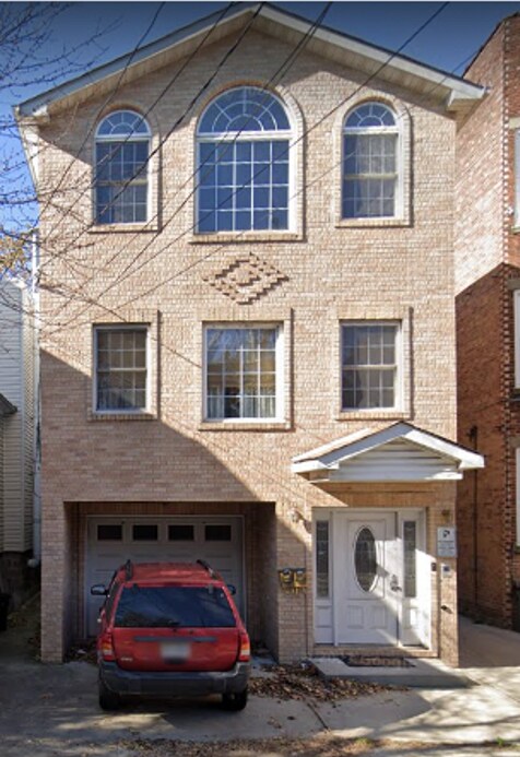 Building Photo - 207 New York Ave