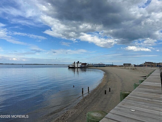 Foto del edificio - 330 Shore Dr