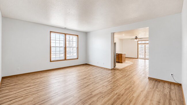 Foto del edificio - Pet friendly 3 bedroom home availanle June 1st!