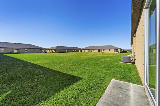 Building Photo - 1817 Party Pl