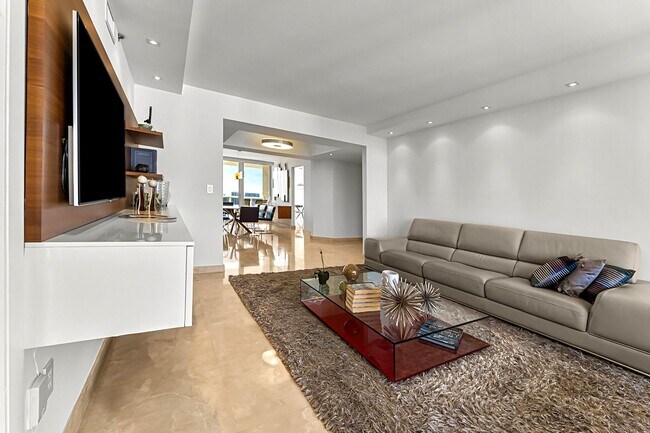 Building Photo - 19333 Collins Ave