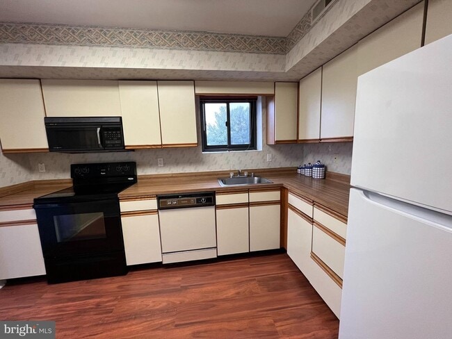 Building Photo - 7203 Rockland Hills Dr