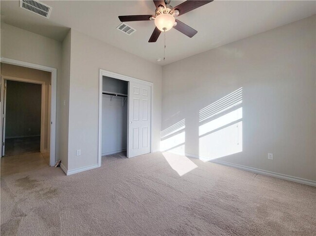 Foto del edificio - 3633 Soft Shore Ln