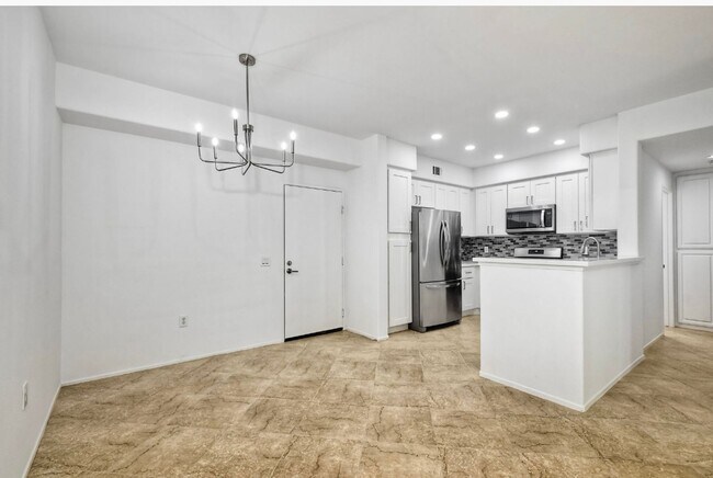 Building Photo - Newly Remodeled - Stunning 2 Bedroom, 2 Ba...