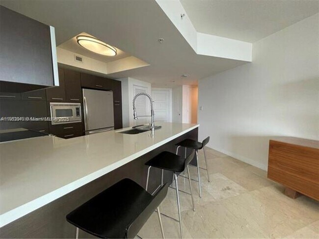 Foto del edificio - 250 Sunny Isles Blvd