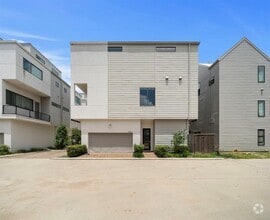 Building Photo - 608 Middle St