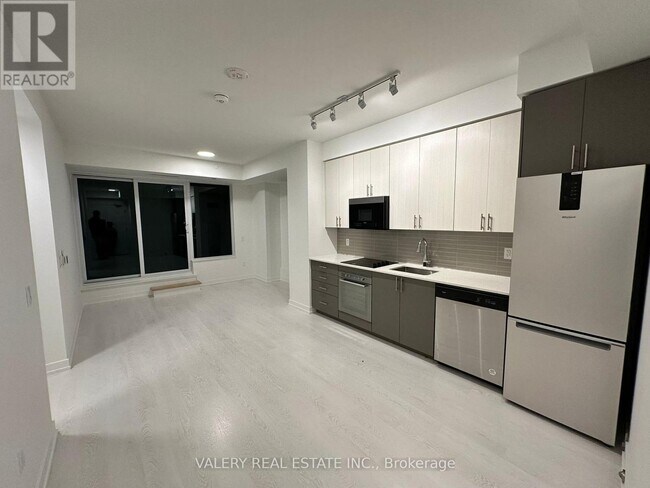 Building Photo - 415 Main St W