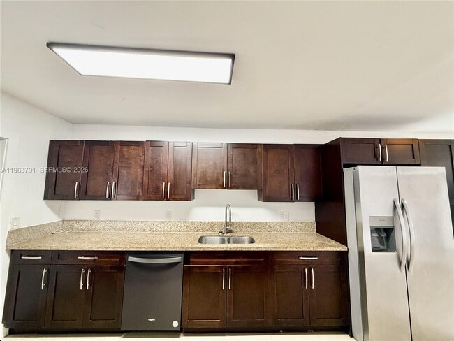 Building Photo - 1540 SW 5th Pl