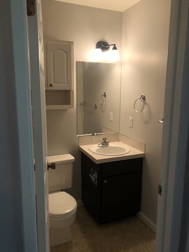 Building Photo - Fairway Drive Duplex