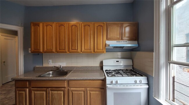 Foto del edificio - 1055 Manor Ave
