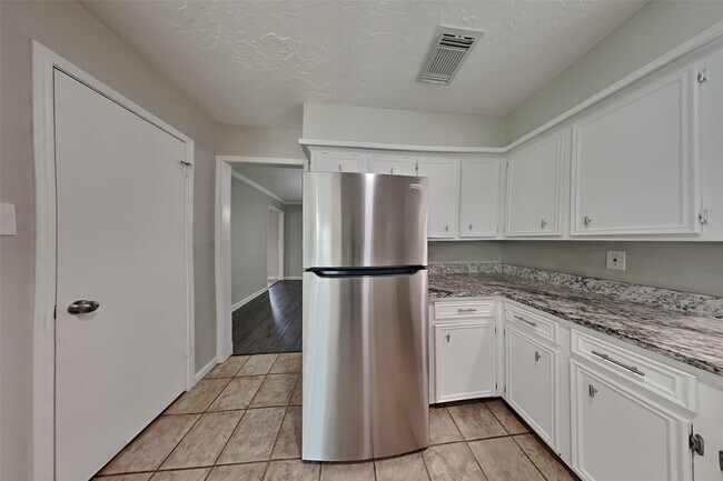 Foto del edificio - 25402 Elm Creek Dr