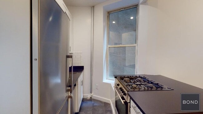 Building Photo - 314 E 91st St