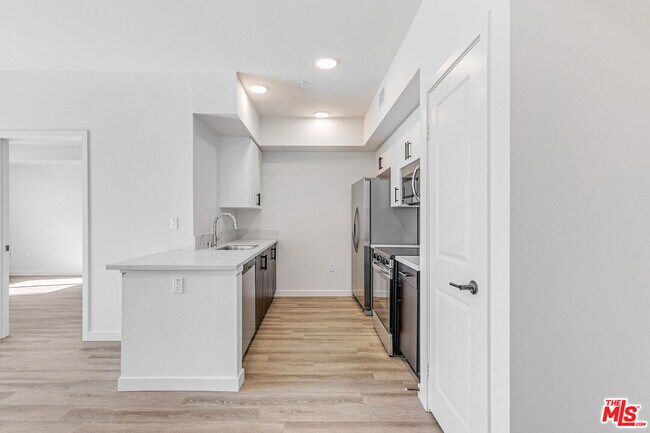 Building Photo - 10824 Blix St