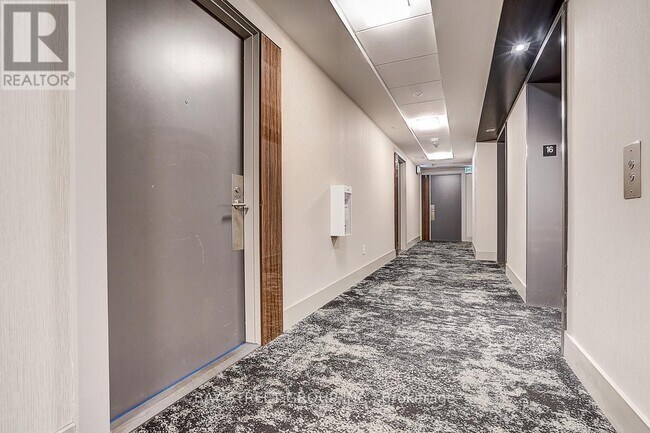 Photo du bâtiment - 32 Forest Manor Rd