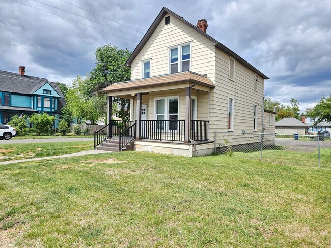 Building Photo - 1028 W Sinto Ave