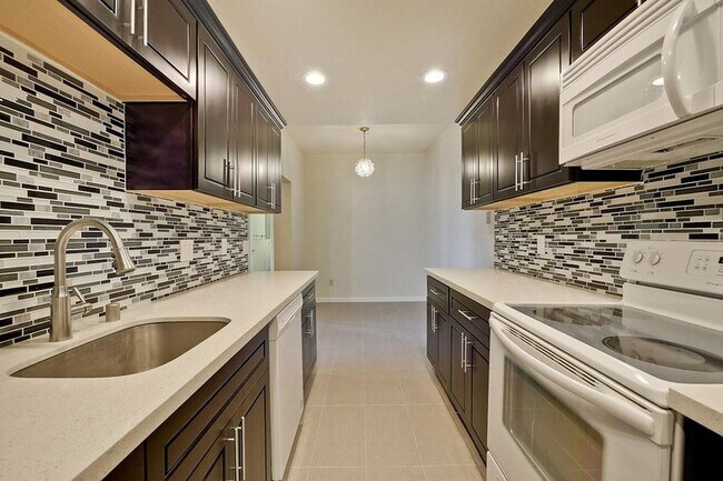 Foto del edificio - 22330 Homestead Rd